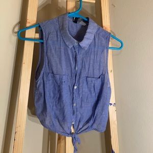 Light cropped personalized button up tie